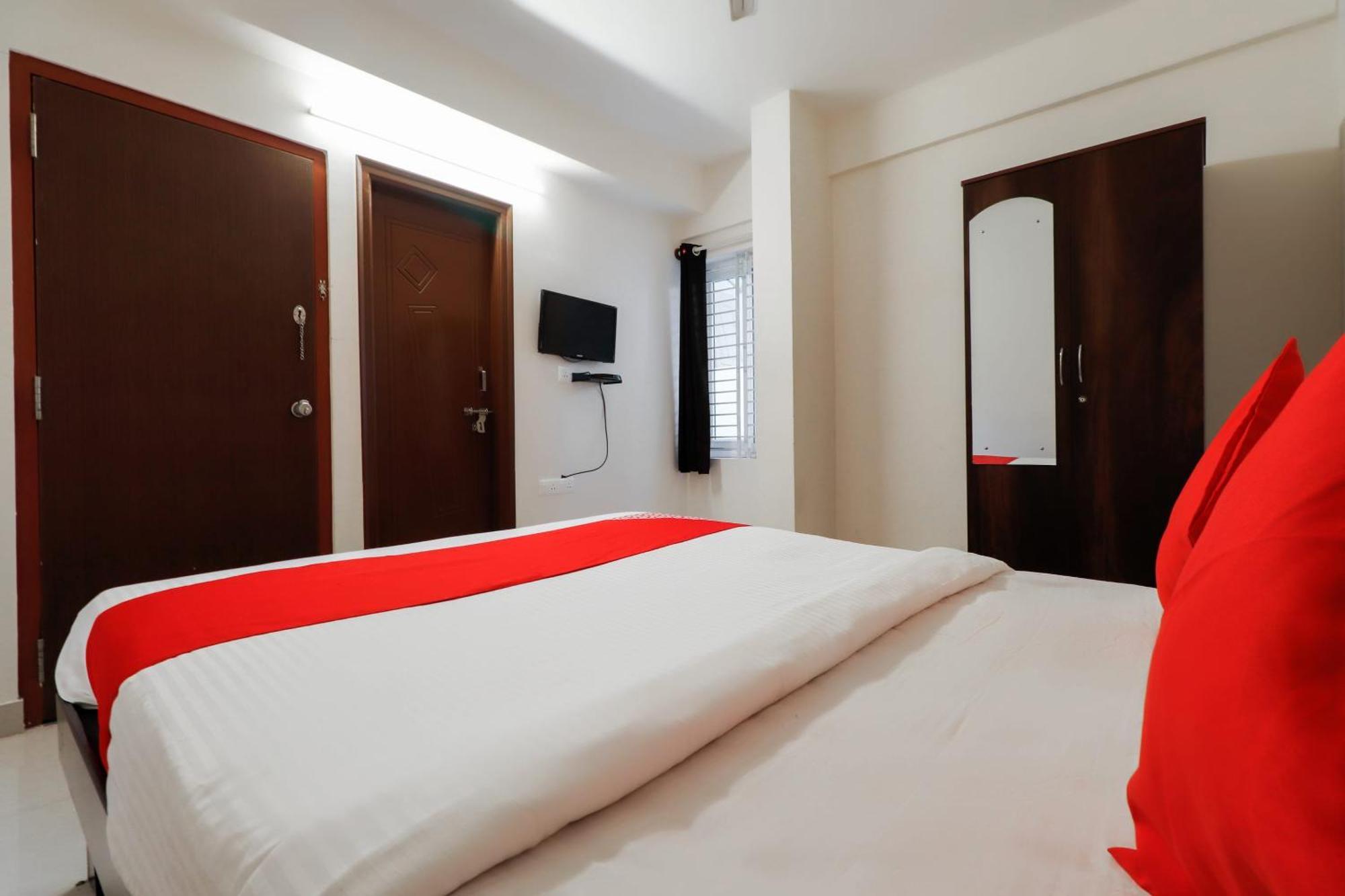 Super Gn Collection O Near Rajajinagar Industrial Estate Hotel Bangalore Buitenkant foto