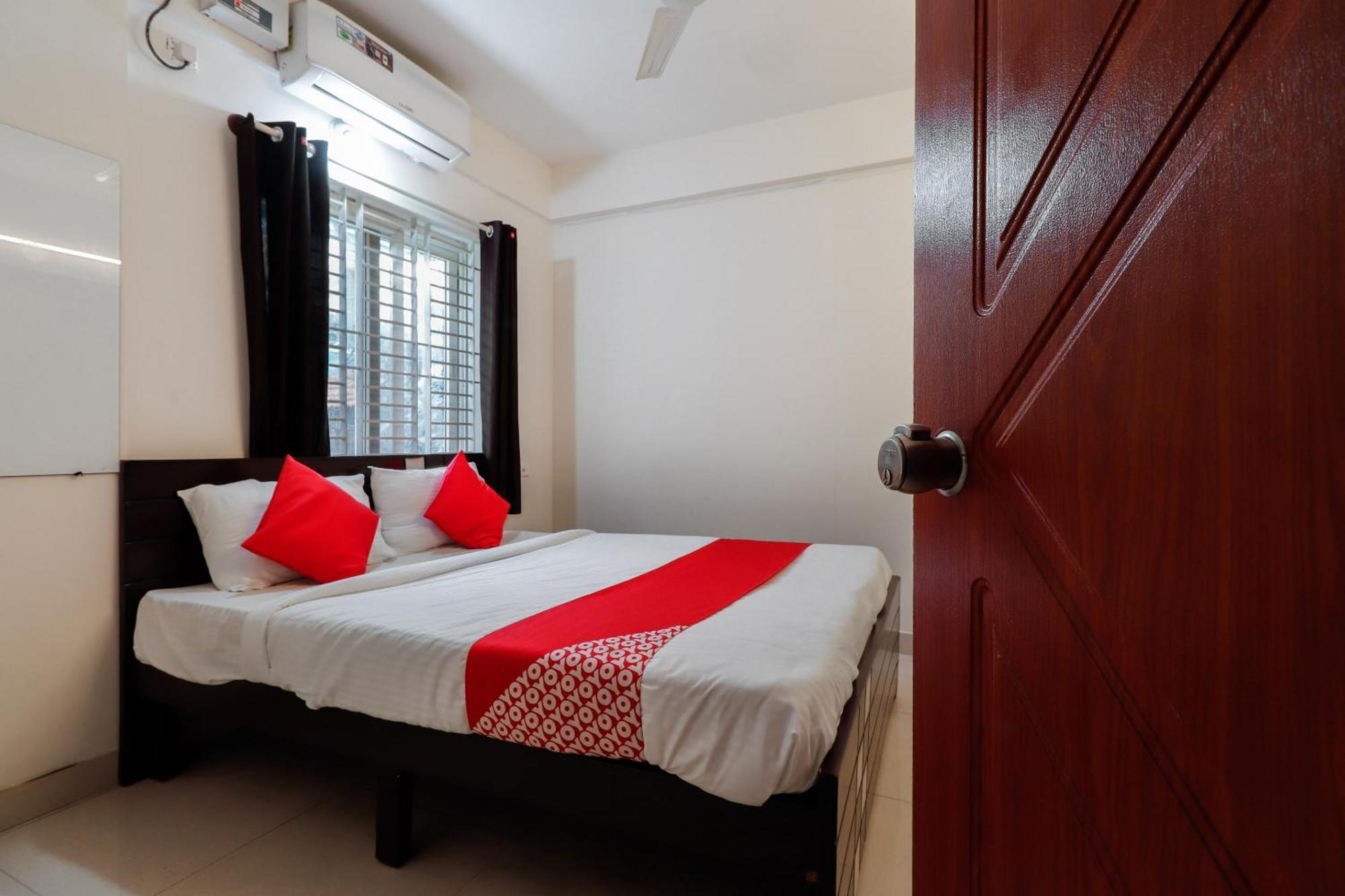 Super Gn Collection O Near Rajajinagar Industrial Estate Hotel Bangalore Buitenkant foto