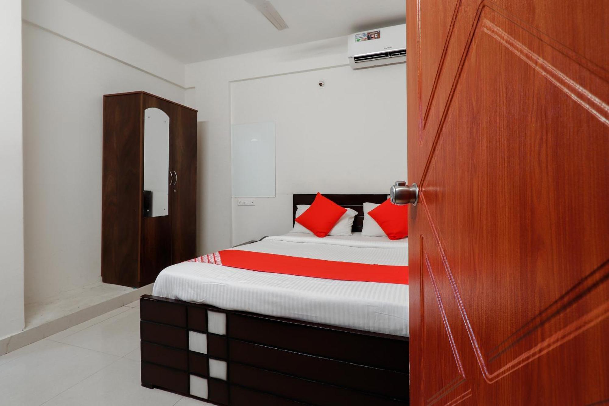 Super Gn Collection O Near Rajajinagar Industrial Estate Hotel Bangalore Buitenkant foto