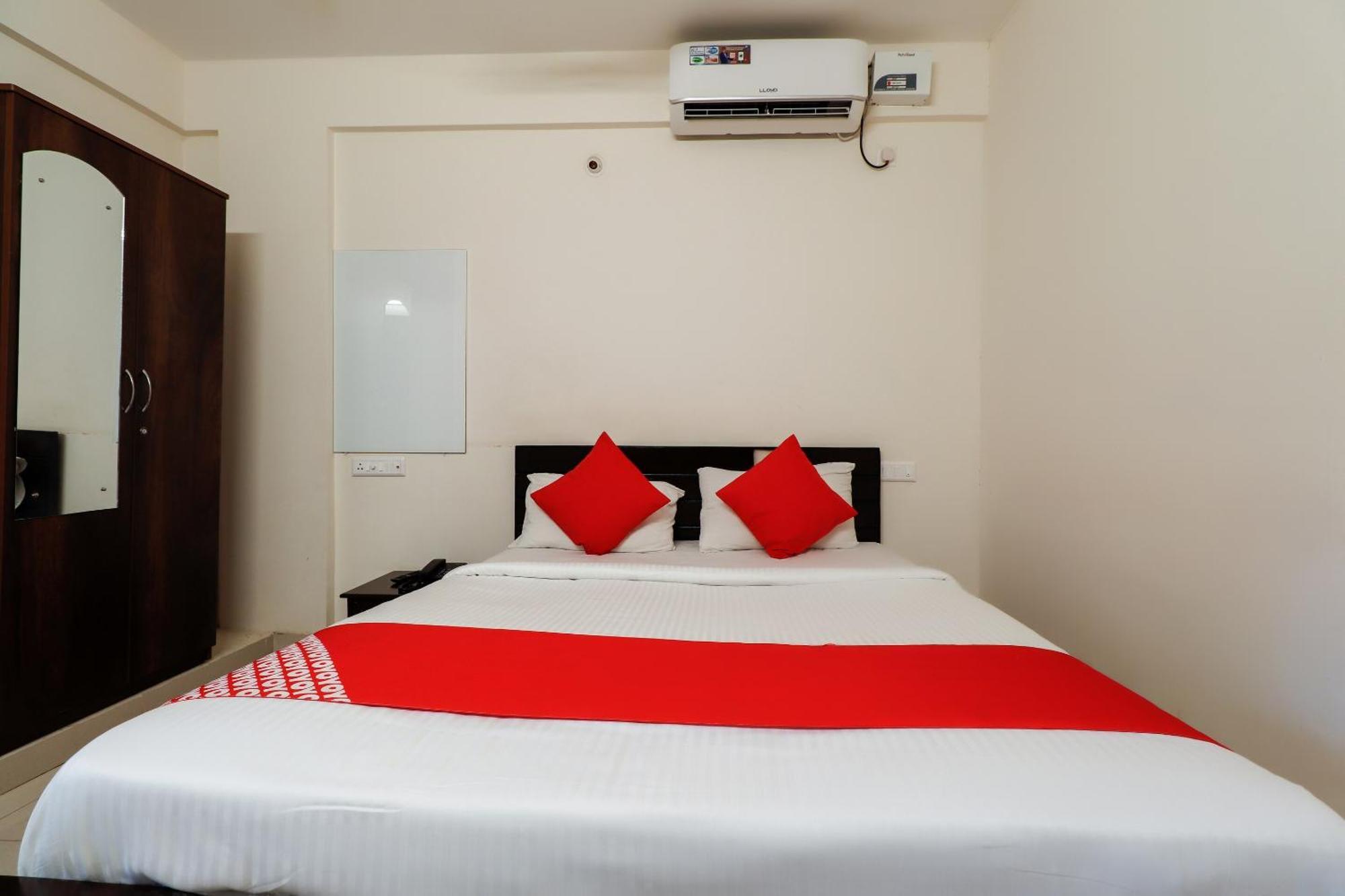 Super Gn Collection O Near Rajajinagar Industrial Estate Hotel Bangalore Buitenkant foto